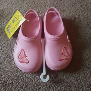Kids sloggers size 7/8 nwt